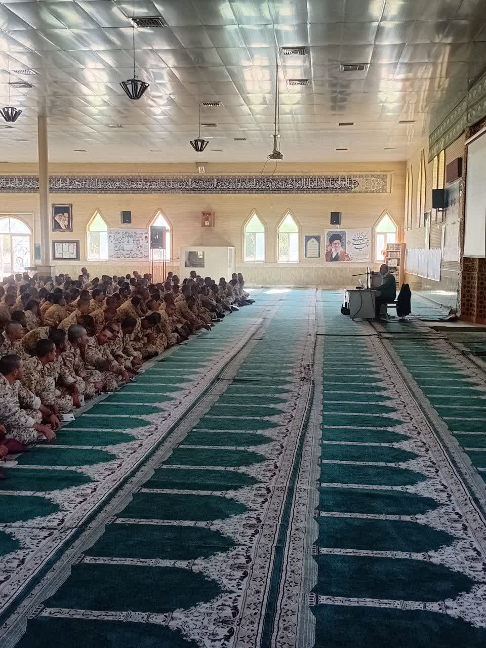 آموزش معارف جنگ جهت کارکنان وظیفه فوق دیپلم به پایین..