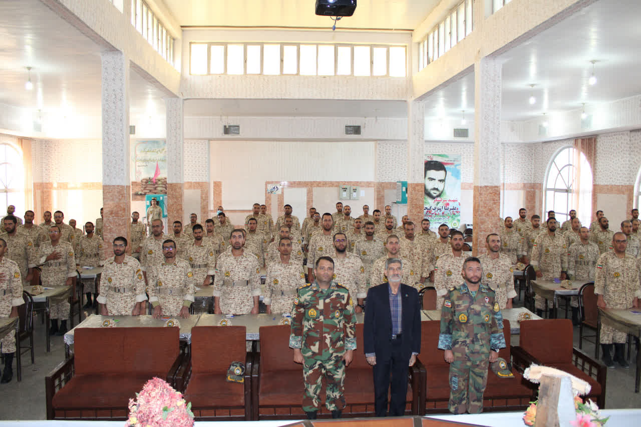 آموزش معارف جنگ جهت کارکنان وظیفه دانشگاهی..