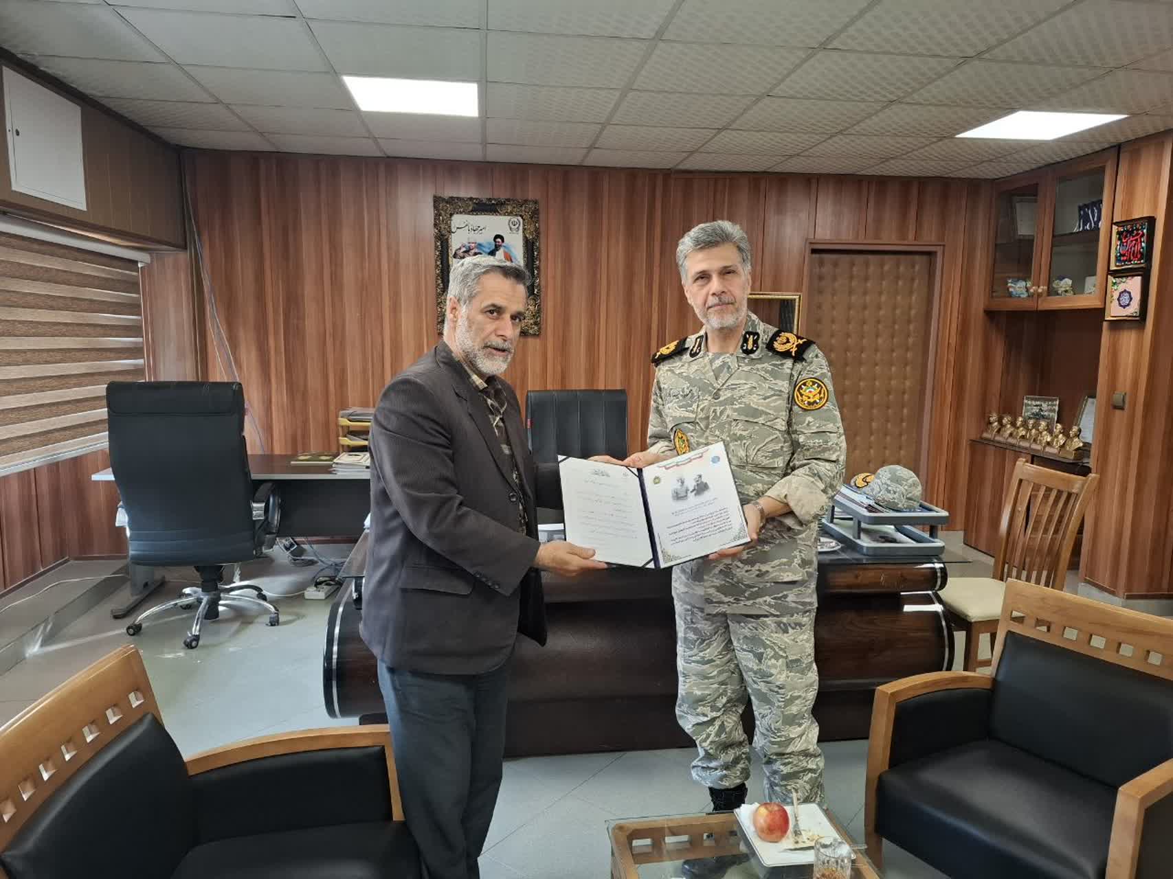 اهدای لوح تبریک انتصاب رییس جدید سازمان..