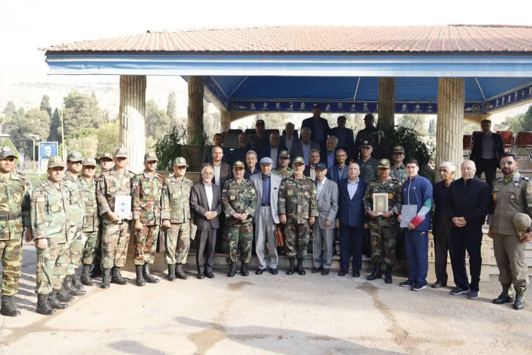 مراسم تجلیل از اساتید پیشکسوت معارف جنگ استان فارس