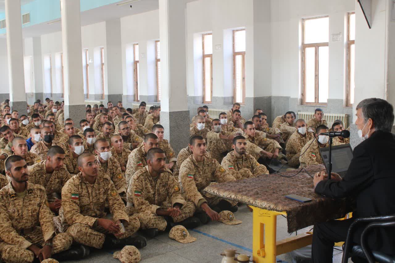 اجرای دوره آموزش معارف جنگ در مرکز آموزش 04 بیرجند