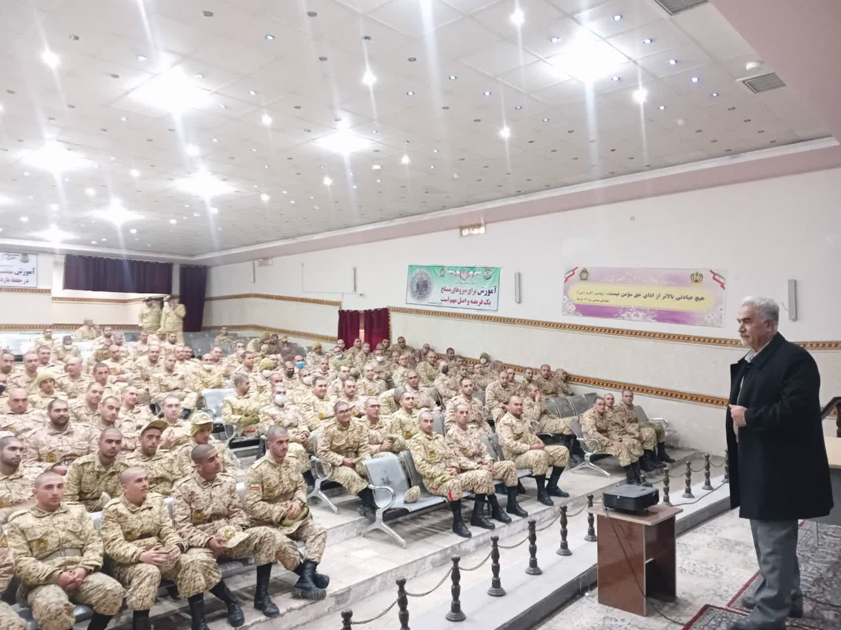 اجرای دوره آموزش معارف جنگ در مرکز آموزش 03 برخورداری نزاجا