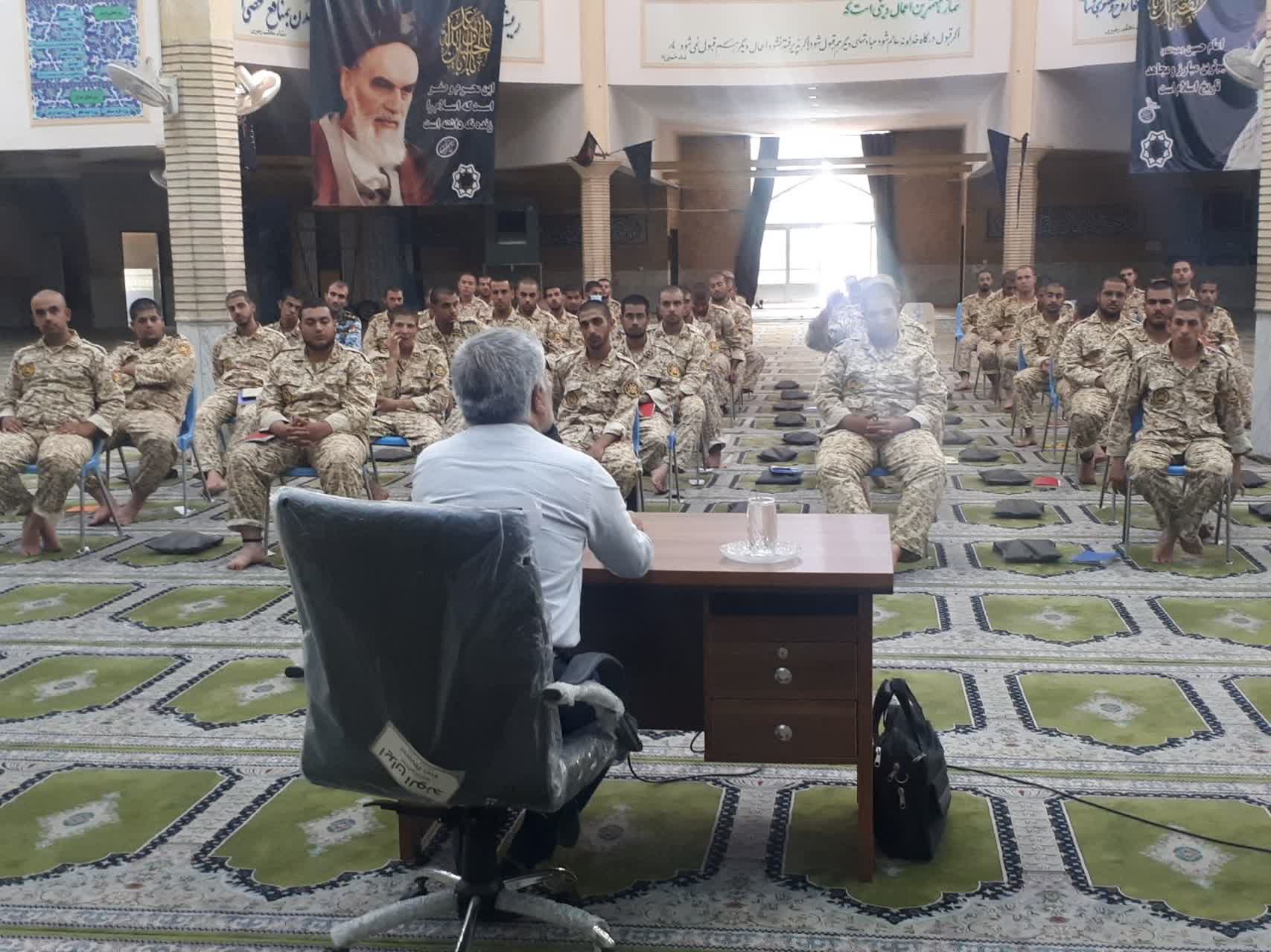 برگزاری دوره آموزش معارف جنگ برای کارکنان وظیفه مرکز آموزش شهید اسدی دژبان کل آجا
