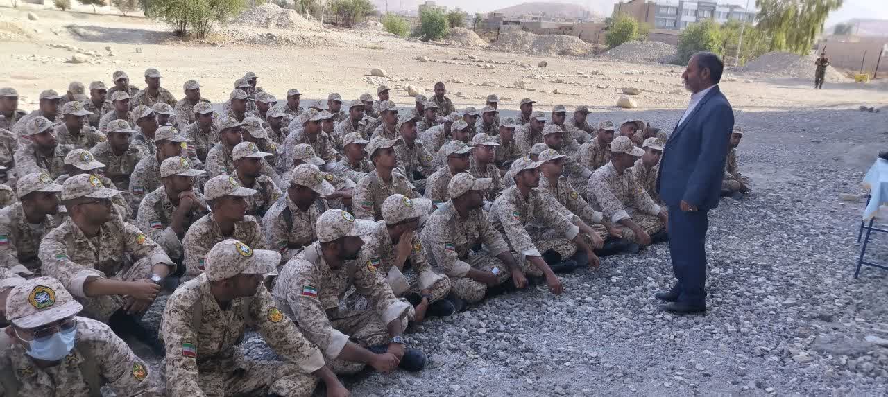 برگزاری دوره آموزشی معارف جنگ برای کارکنان وظیفه در مرکز آموزش شهید قنبری نزاجا